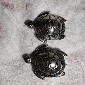 Pottery Barn Tabletop Sea turtle Salt & Pepper Shakers